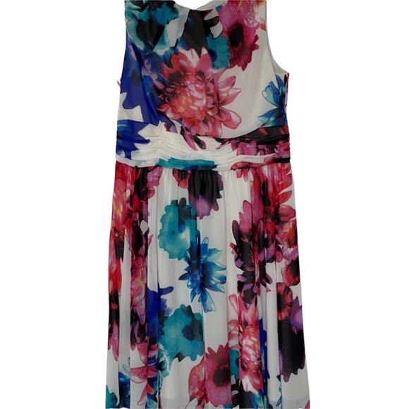 Eliza J. Beautiful floral flowy dress size 12. - Picture 5 of 15